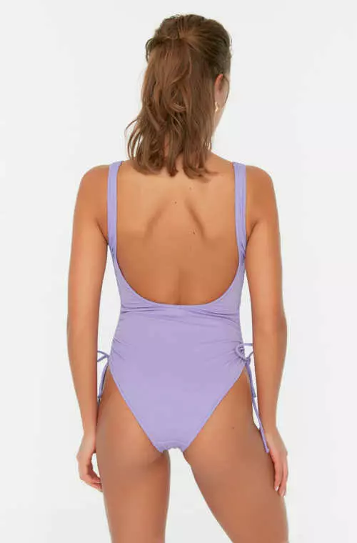 Plavky vo fialovej farbe